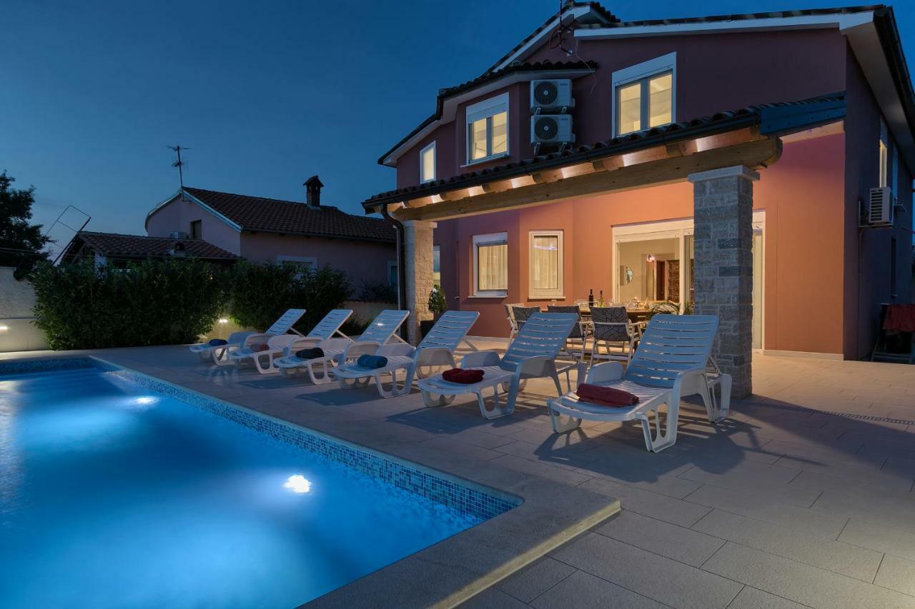 Holiday Home Nikol PUY Exterior foto