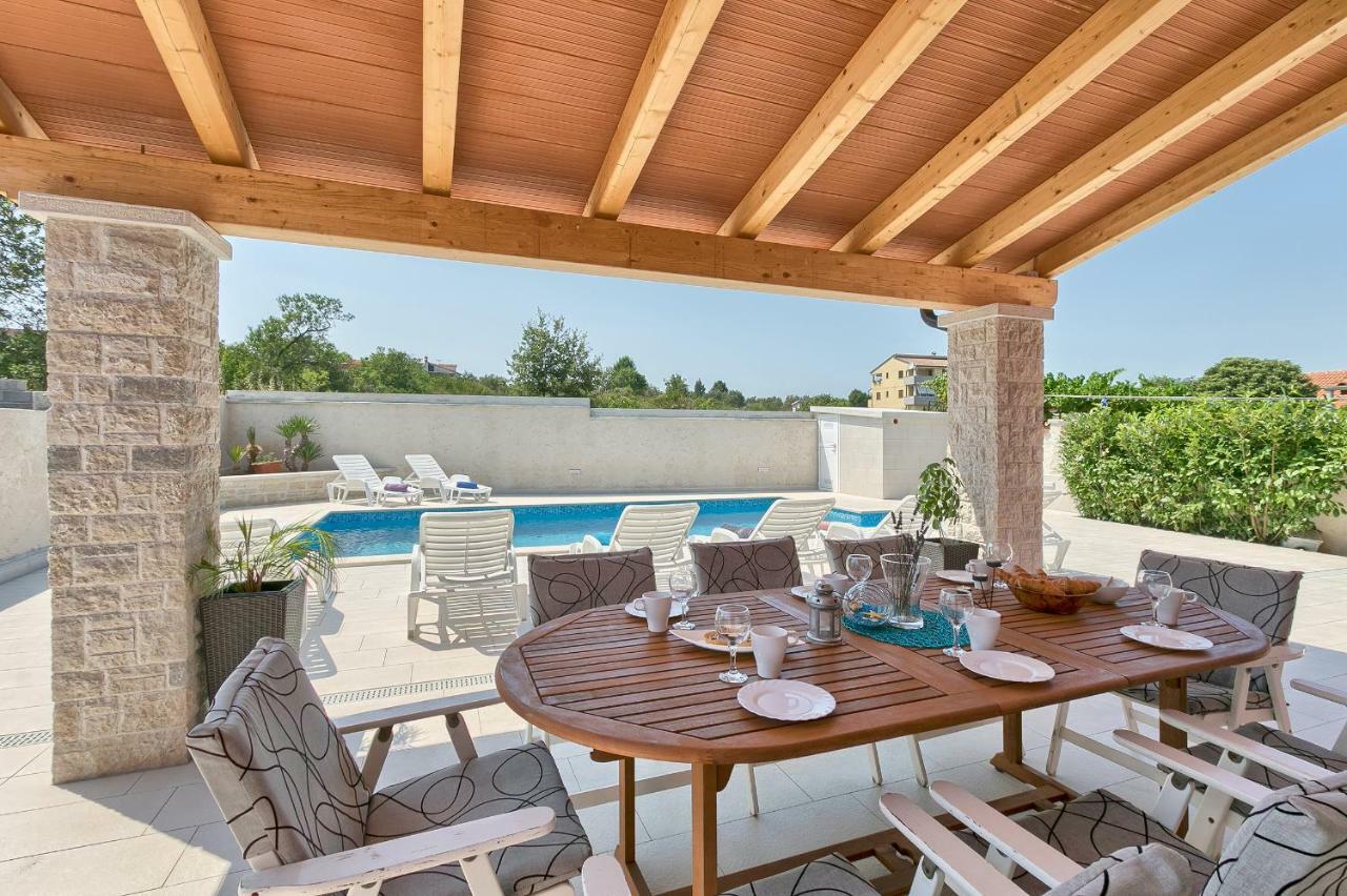 Holiday Home Nikol PUY Exterior foto